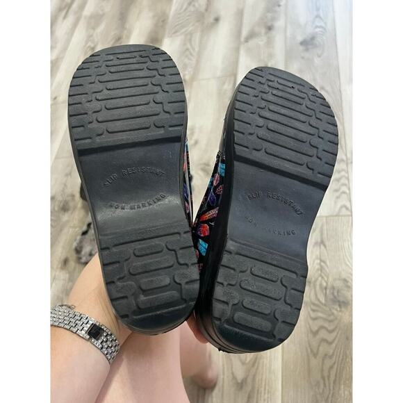 Easy Street colorful feather slides, slip resistant, perfect for nurses, size 7 - Picture 7 of 9